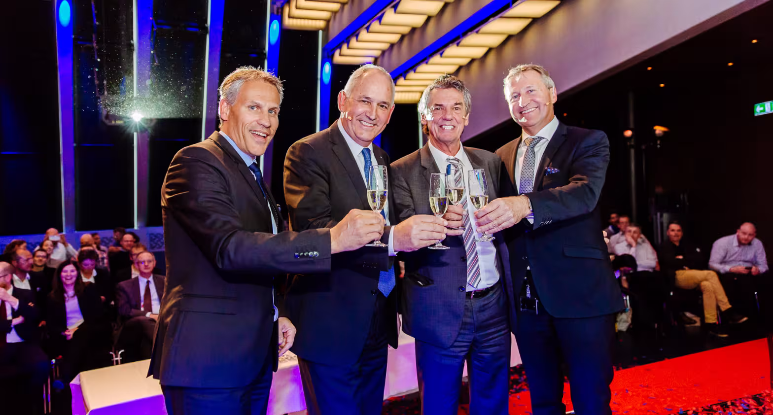 Foto Anstossen Clientis